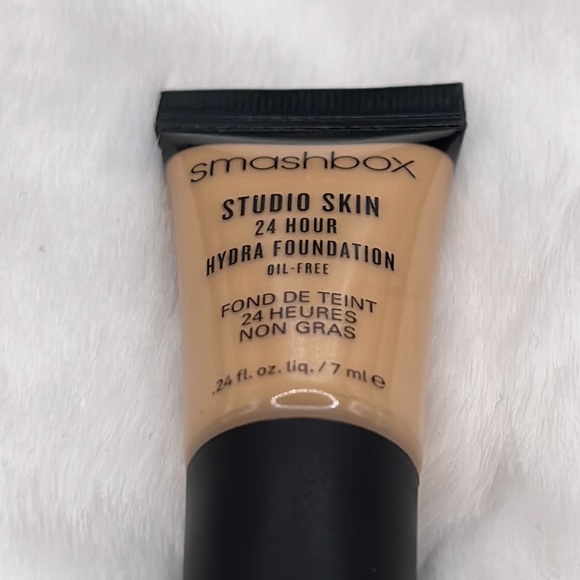 3/$12 Smashbox Studio Skin 24 Hour Hydra Foundation Mini in Shade 2.1 - Picture 2 of 3